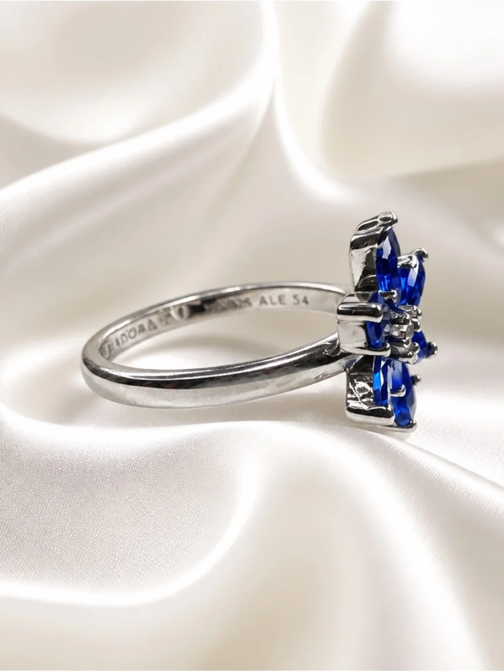 Sterling Silver Floral Ring with Deep Blue Sapphire new with out  tag size 7